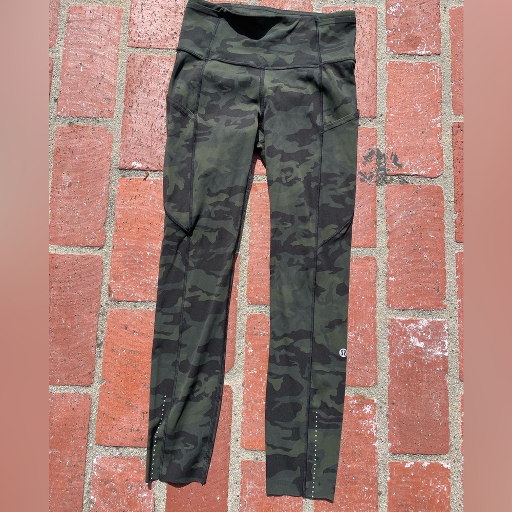 Lululemon Wunder Under Tights 3/4 length in forest green camouflage